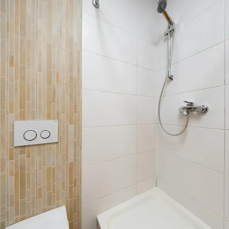 Cosy Apartment, Near Downtown, Self Check-in 아파트 트르나바
