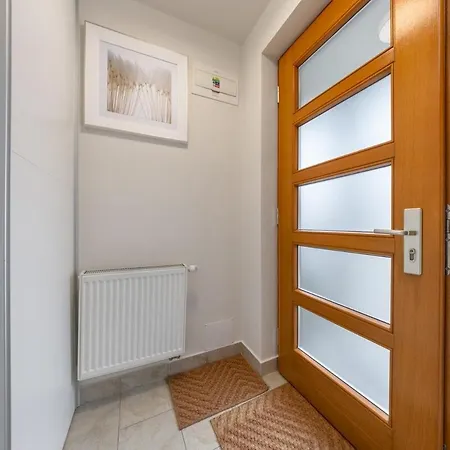 Cosy Apartment, Near Downtown, Self Check-in 아파트 트르나바