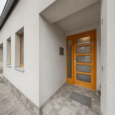 Cosy Apartment, Near Downtown, Self Check-in Apartment Trnava